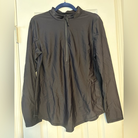 Universal Standard The Rashguard - Picture 6 of 9